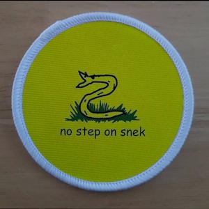  No Step On Snek Military Morale PVC Patch, Tactical Emblem  Badges Appliques Hook and Loop Fasteners Backing, 3.15 x 1.97 Inch, Bubble  of 2 Pieces : Arts, Crafts & Sewing