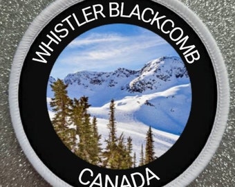 Könnte beinhalten: Ein runder weißer Patch mit schwarzem Text und einem Foto einer schneebedeckten Bergkette. Der Text lautet "Whistler Blackcomb Canada".