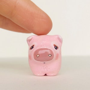 Cute Pig Figurine, Pig Lover Gift, Tiny Clay Sculpture, Tiny Pig Figure, Polymer Clay Animal, 1.18 x 0.87 x 0.79 inch (3,0 x 2,2 x 2,0 cm)
