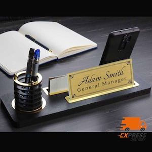 Personalisiertes Luxus Schreibtisch-Namensschild | Schwarzes Kunstleder Schreibtisch Namensschild mit Stift und Kartenhalter, benutzerdefinierte Schreibtisch Namensschild, Schreibtisch Schild
