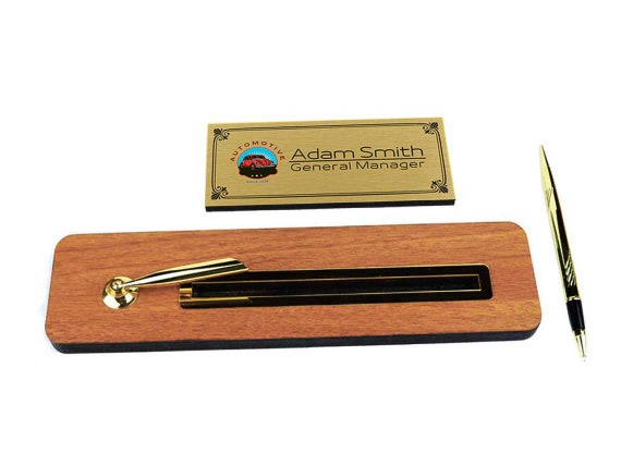 Targhetta Da Scrivania Personalizzata Con Base In Legno E Luce LED – Regalo Per Ufficio