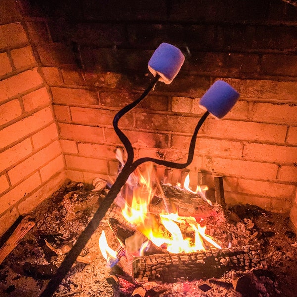 Tenedor para asar a la fogata forjado a mano