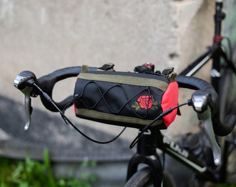 HANDLEBAR BAG - Cordura Burrito bar bag in Multicolor Black/Forest Green with Rose patch (M)