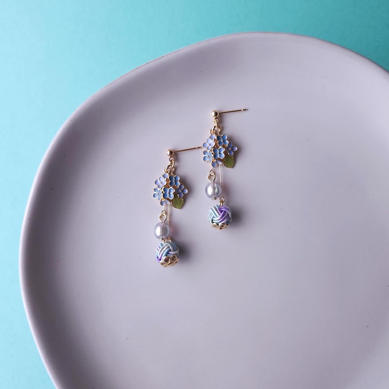 Hydrangea Earrings handwoven with Japanese Mizuhiki Paper Cord image 2