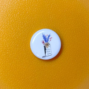 悪くないね！イラスト入り花元気ボタンバッジ 25 mm