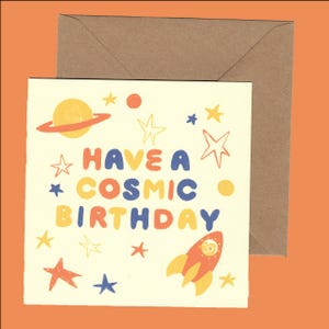 Avere un biglietto di auguri di compleanno cosmico