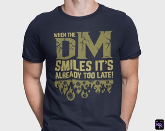 Unisex - Cuando el DM sonríe, ya es demasiado tarde / Camiseta / Dungeons & Dragons, RPG, Juego de mesa, Videojuegos, Fantasía, Regalo