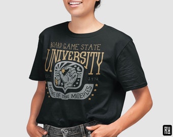 Unisex - Universidad Estatal de Juegos de Mesa - Hogar de los Meeples / Camiseta / Dungeons & Dragons, RPG, Juego de Mesa, Juegos, Fantasía, Regalo
