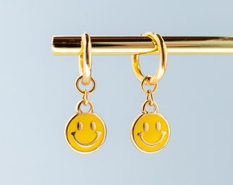 Smiley Ohrringe, Creolen mit Smiley Anhänger, Edelstahl Creolen Gold, Silber, Smiley Schmuck, MadeByResa