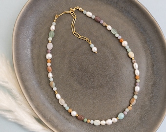 Perlenkette aus Natursteinperlen und Süßwasserperlen, bunte Perlenkette, Halskette mit Perlen, Pearl Necklace, MadeByResa