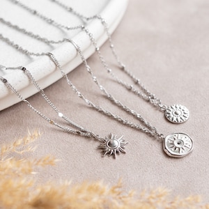Silberkette mit Anhänger, Silberkette Sonne, Blume, filigrane Halskette Silber, MadeByResa Bild 1