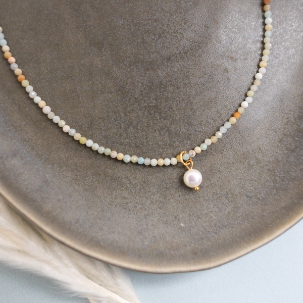 Perlenkette aus Natursteinperlen und Süßwasserperlen Anhänger, bunte Perlenkette, Halskette mit Perlen, Pearl Necklace, MadeByResa