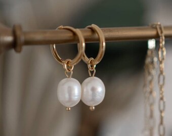 Freshwater pearl earrings, pearl earrings hanging, hoop earrings with freshwater pearl, MadeByResa