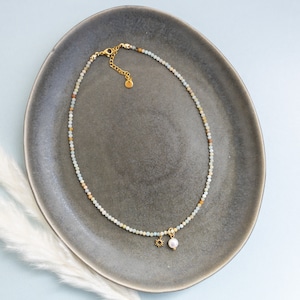 Perlenkette aus Natursteinperlen und Süßwasserperlen Anhänger, bunte Perlenkette, Halskette mit Perlen, Pearl Necklace, MadeByResa Bild 9