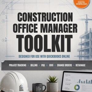 Op de afbeelding: Een digitale download getiteld Construction Office Manager Toolkit ontworpen voor QuickBooks Online. De afbeelding toont een witte veiligheidshelm, een zwarte mok met tekst, een kleine plant, een laptop met financiële grafieken en blauwdrukken.
