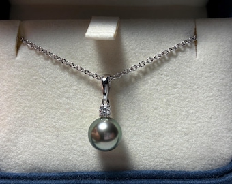 Exquisite Mikimoto Tahitian Pearl Pendant Necklace with Diamond