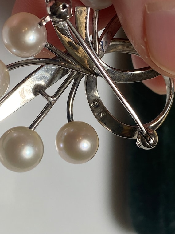 Mikimoto Akoya Pearl Earrings and brooch set - image 3