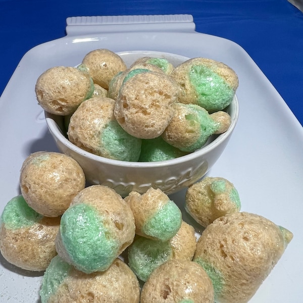 Freeze Dried Caramel Apple Lollipops Bites