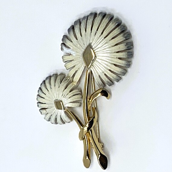 Unsigned Dandelion Brooch - image 1