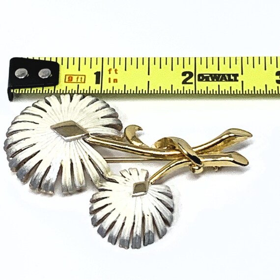 Unsigned Dandelion Brooch - image 4