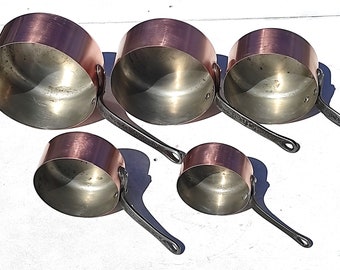 Lot de 5 casseroles en cuivre vintage | Casseroles graduées| Les Cuivres de Faucogney| Fabriqué en France| Doublure en étain| Batterie de cuisine française en cuivre| 6,6 lb |