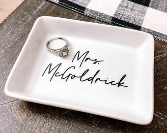 Personalized Ring Dish, Personalized Jewelry Dish, Bridal Shower Gift, Engagement Party Gift, Mrs to Miss, Ring Dish, Jewelry Dish