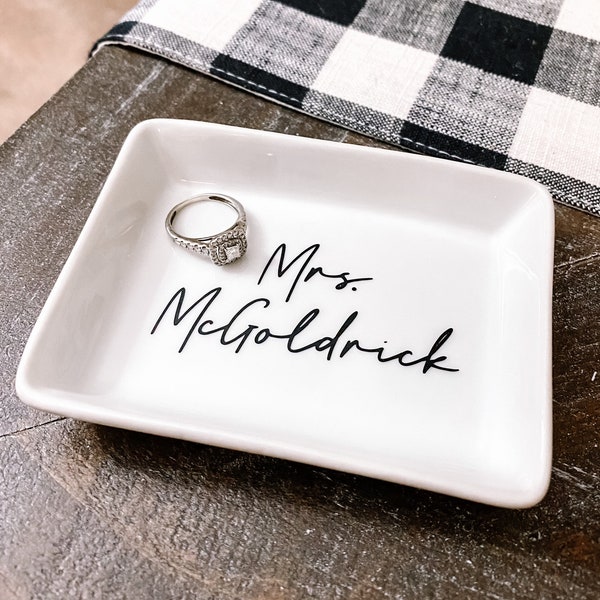 Personalized Ring Dish, Personalized Jewelry Dish, Bridal Shower Gift, Engagement Party Gift, Mrs to Miss, Ring Dish, Jewelry Dish