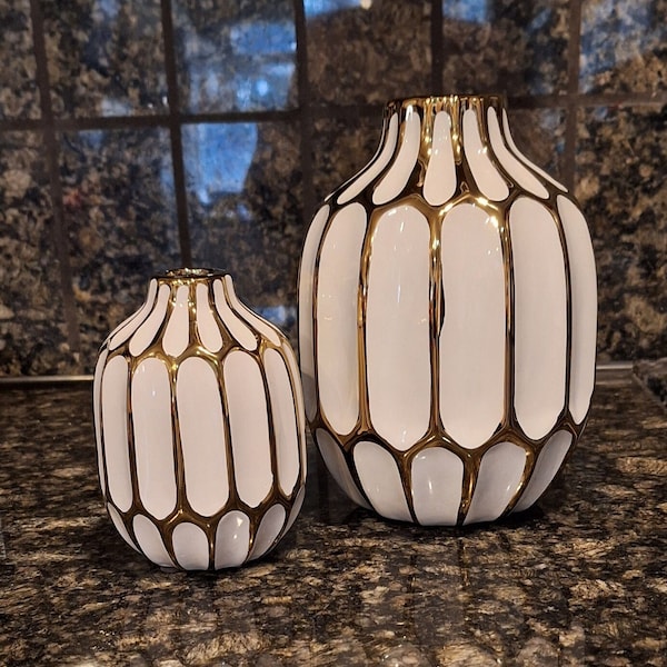 Geometric Ceramic White and Gold Round Vase with Small Mouth