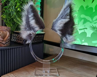 Orejas de lobo realistas de color gris oscuro