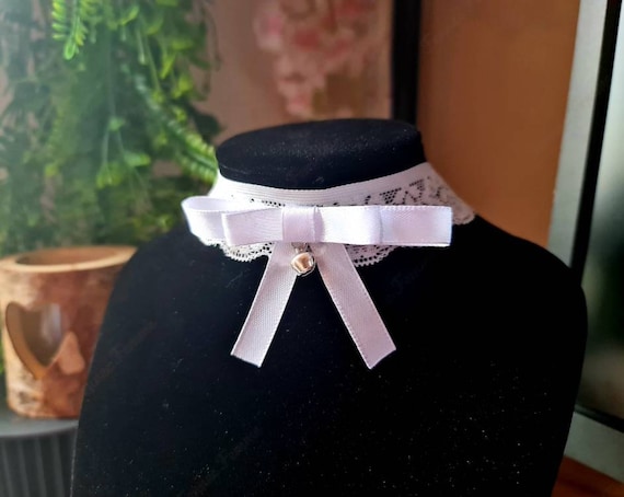 White ribbon best sale choker