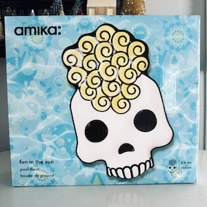 Amika: Fun in the Sun Skull Pool Float, New in Box
