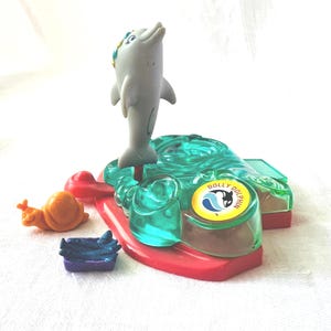 Vintage Littlest Pet Shop Dolly Dolphin on Her Dancing Wave Sea World Playset Kenner 1995