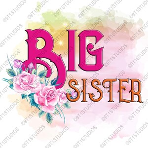Könnte beinhalten: Rosafarbener Aquarellhintergrund mit einem rosafarbenen "BIG SISTER"-Design. Das Wort "BIG" ist in einer großen, stilisierten Schriftart und das Wort "SISTER" in einer kleineren, stilisierten Schriftart. Das Design ist von rosa Rosen und grünen Blättern umgeben.