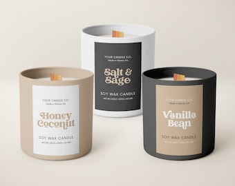 Puede incluir: Tres velas de cera de soja en frascos de vidrio con mechas de madera. Las velas están etiquetadas como "Honey Coconut", "Salt & Sage" y "Vanilla Bean". Cada vela tiene una etiqueta marrón con texto blanco y fondo negro.