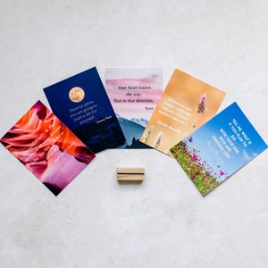 Lot de 5 cartes postales Inspirational Affirmations avec support pour cendre