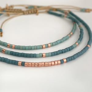 Winziges Perlenarmband, Schichtung Minimalist Stack Einstellbar Zarte Perlen Armband, Rocailles Perlen Armband Boho Schmuck für Frauen Geburtstagsgeschenk