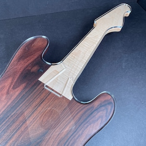 Modello per fresa per tagliere per chitarra acrilico trasparente immagine 8
