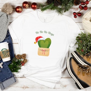 Ho ho ho Hoya shirt with christmas hat. Hohoho shirt with hoya kerrii plant. Christmas plant tshirt for hoya lover, plant lady.