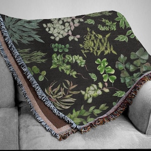 Hoya Plant Woven Blankets. Hoya lover gift. Plant bedding with 16 different hoya plants. Gift for Plant lady or plant daddy. Wax plant gift