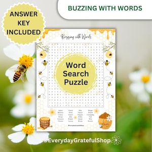 Può includere: Un puzzle di ricerca di parole a tema api. Il puzzle è giallo e bianco con le parole "Word Search Puzzle" al centro. Le parole "Answer Key Included" sono in un cerchio giallo. L'immagine include api, favi e miele.