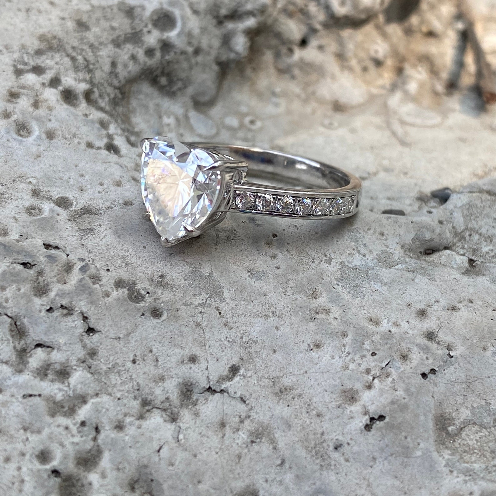 Heart Moissanite Ring Colorless Solitaire Wedding Ring in Etsy.de