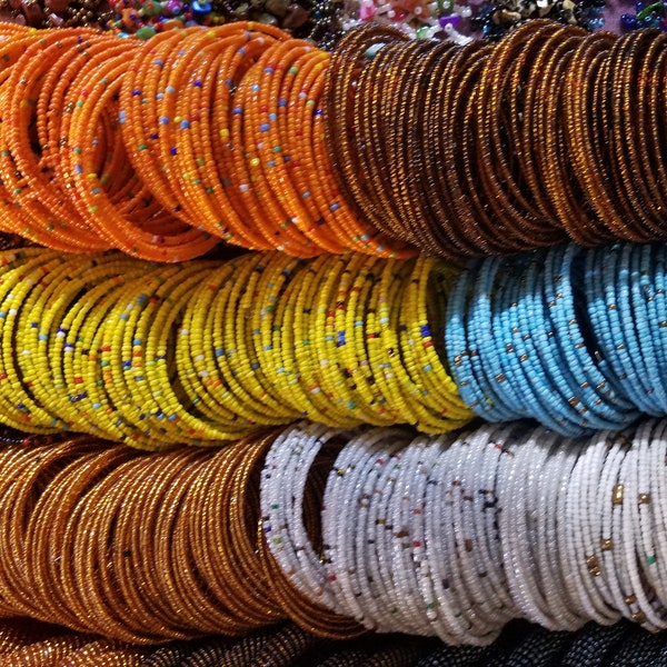 Vente en gros 50 bracelets massaï de printemps, bracelets africains, bijoux de bracelet de perles massaï, bracelets cadeau d'anniversaire, taille unique