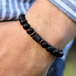Matzwarte onyx en cilinder lava armband, balansarmband, herenarmband, stretcharmband, edelsteenarmband, helende armband, cadeaus voor heren