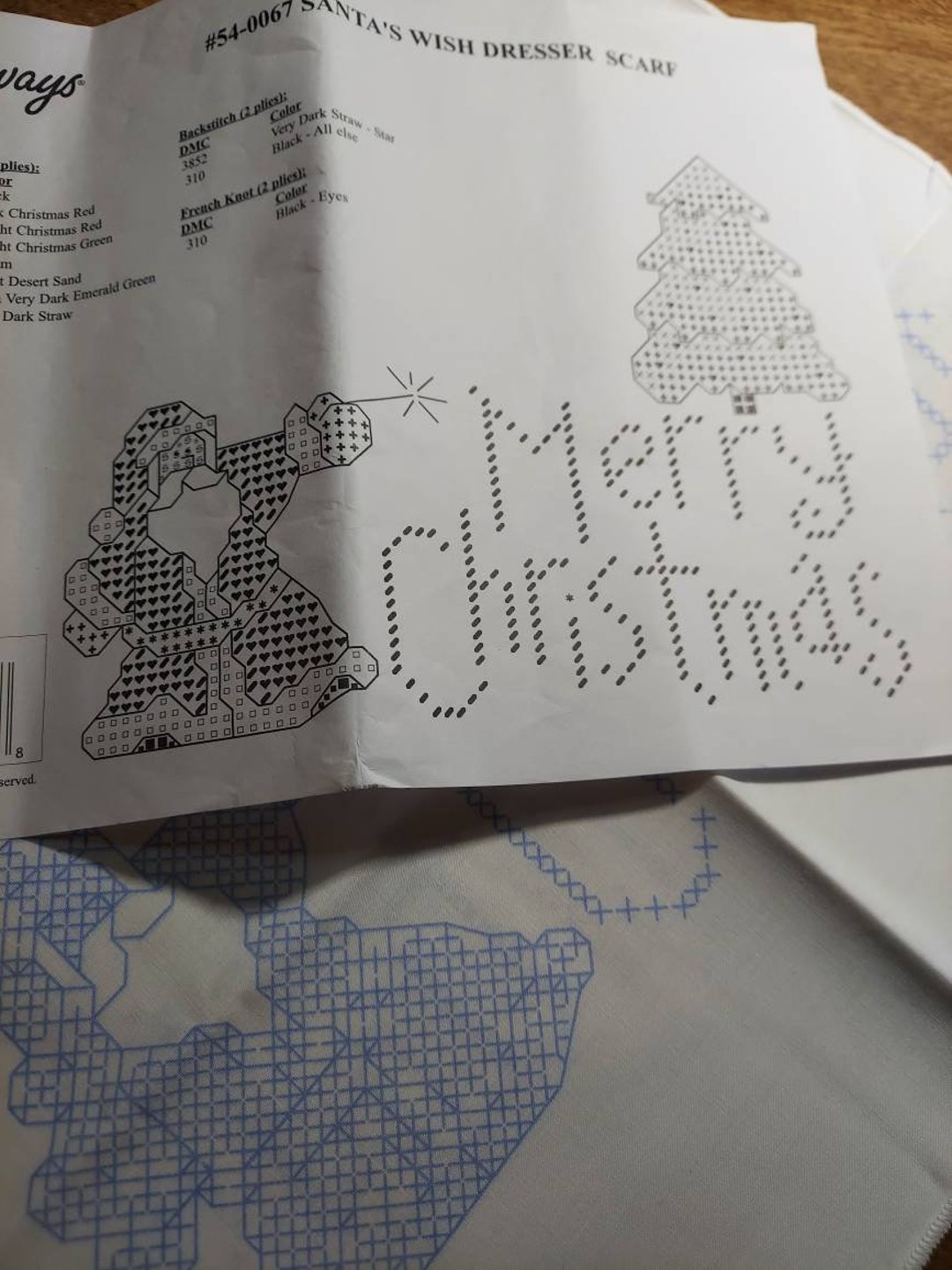 Stamped Cross Stitch Dresser Scarf / santa's Wish 540067 / Craftways