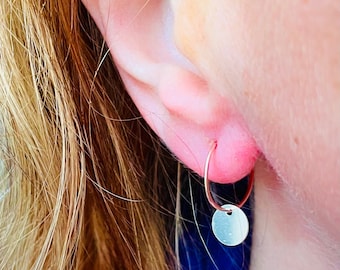 Pendientes de aro estilo bohemio con baño de oro rosa y disco de plata de ley