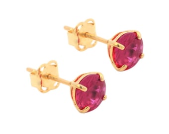 Kolczyki z 9-karatowego złota z rubinem: prezent na lipiec