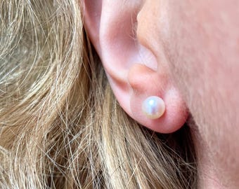 9ct Gold Ivory Cultured Pearl Stud Earrings. gifts for her