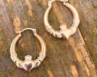 Pendientes De Aro CLADDAGH En Oro De 9 Quilates Sobre Plata - Diseño Irlandés Con Bisagra, Nuevo Sin Etiquetas