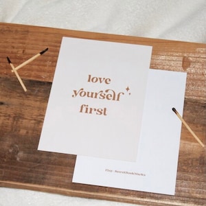 A6 gedruckte Postkarte „love yourself” in Beige | Selflove Print für Wanddekoration | Herbstillustration | SecretBookMarks