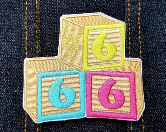 666 Baby Blocks 3,25"" écusson brodé à repasser/coudre, adorablement diabolique